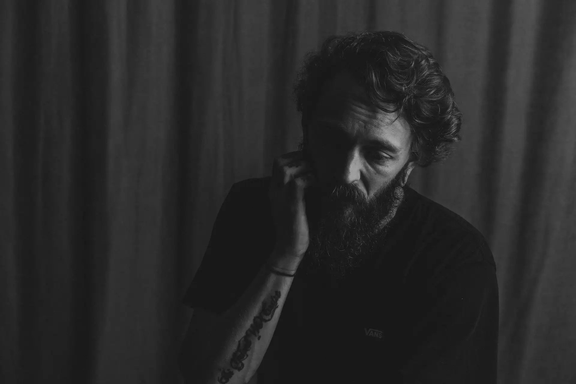 Mężczyzna po 40. roku życia przeżywający kryzys wieku średniego